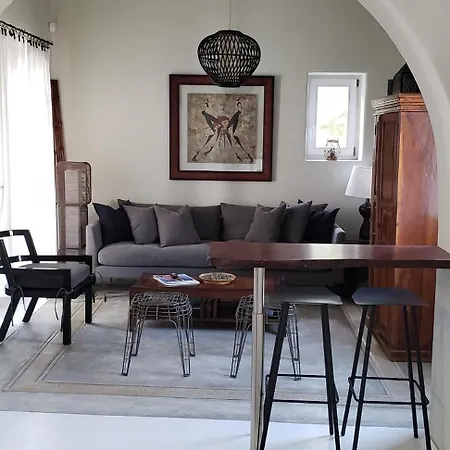 Apartamento Pleiades Modern With Shared Pool In
